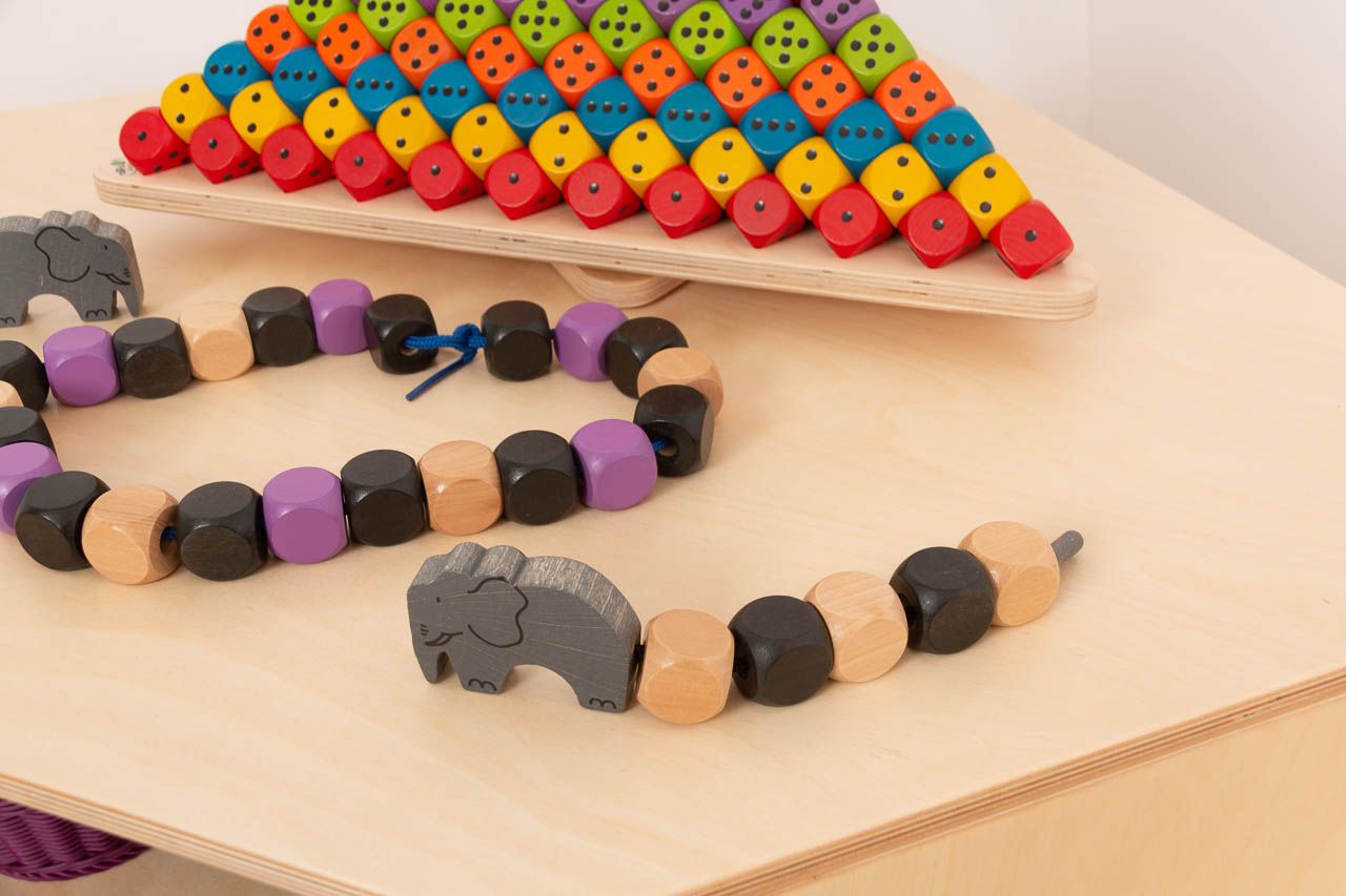 olifu Fädelelefant, 6er-Pack im Samtbeutel