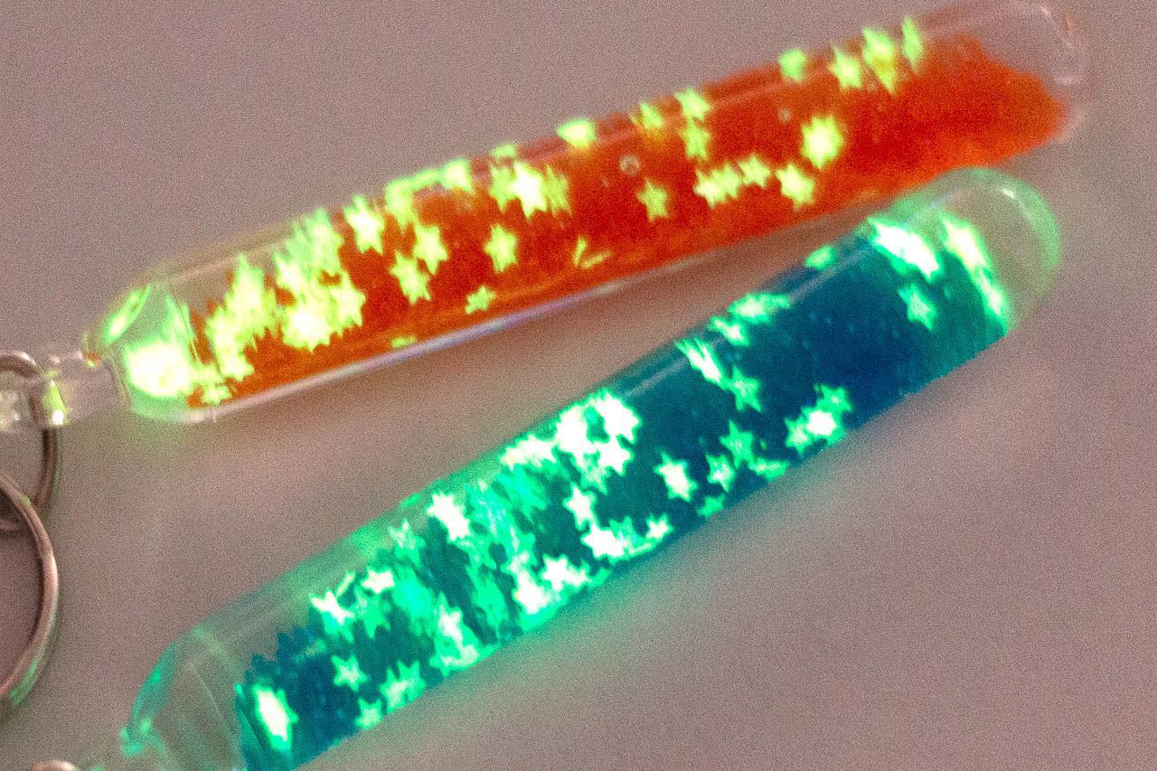 Schlüsselanhänger mit Leuchtkonfetti