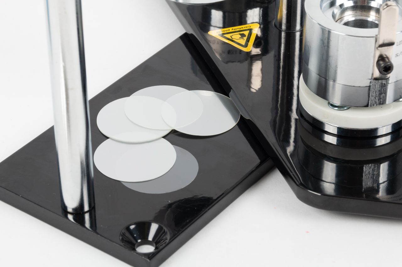 Stanzbuttonmaschine Easy ohne Einsatz