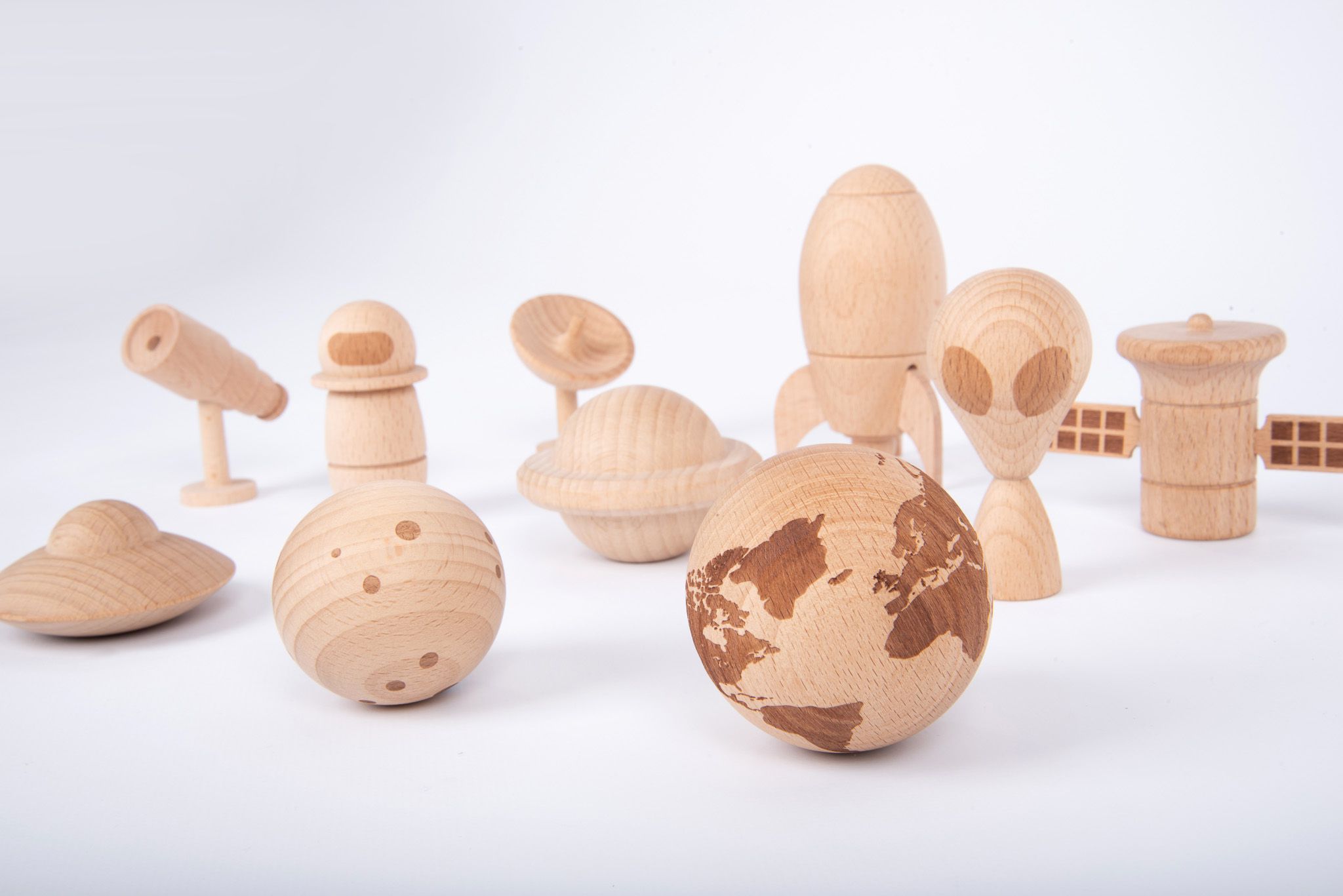 Raumfahrtset aus Holz, 10 tlg