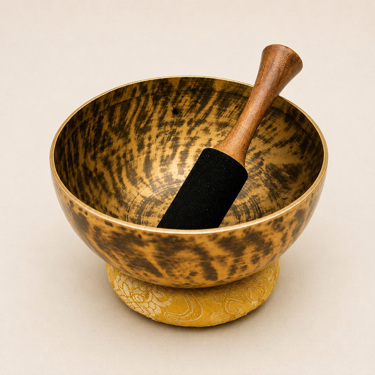 Klangschale handgefertigt , 15 - 17 cm, inkl.Schlägel und Kissen