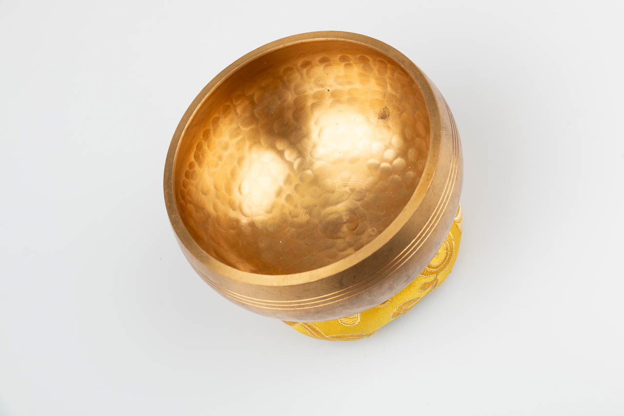 Klangschale Hammerschlag gold, Ø 10,2 cm, inkl. Schlägel und Kissen