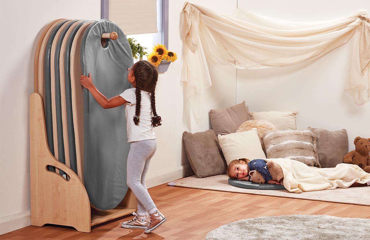 Schlummerkasten mit 10 Matten beige / grau