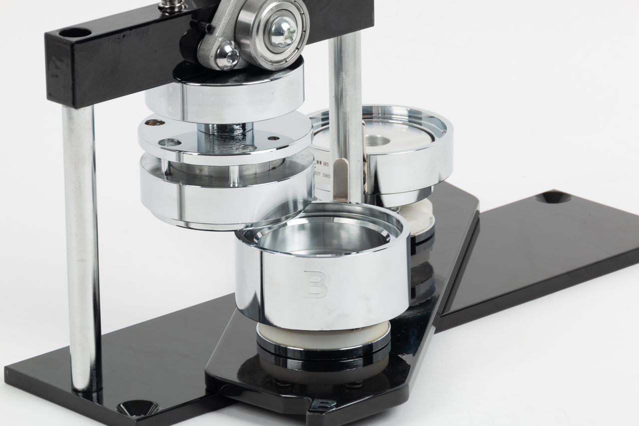 Stanzbuttonmaschine Easy ohne Einsatz