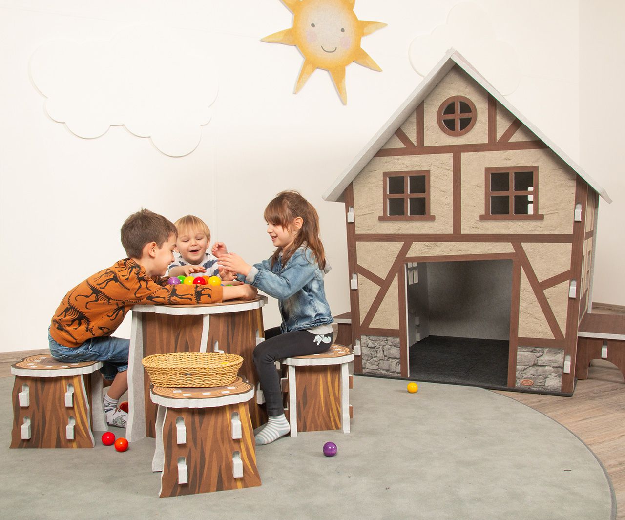 olifu Akustik Tisch mit 4 Hockern